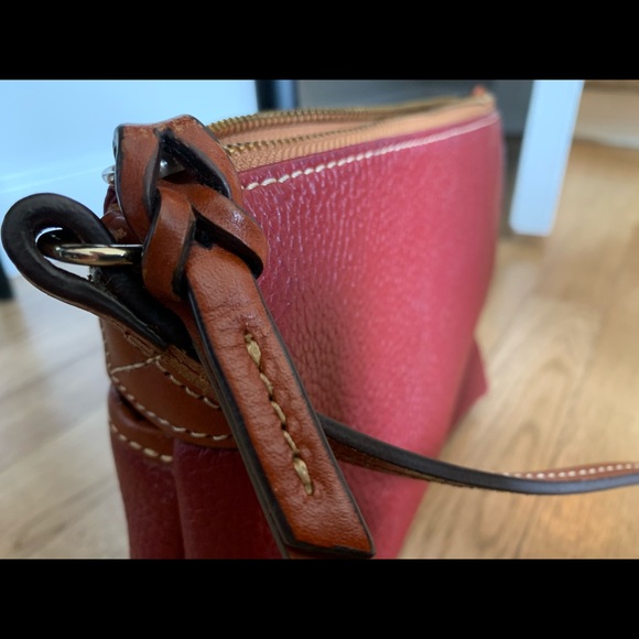 Dooney and Bourke small crossbody purse - Picture 4 of 4